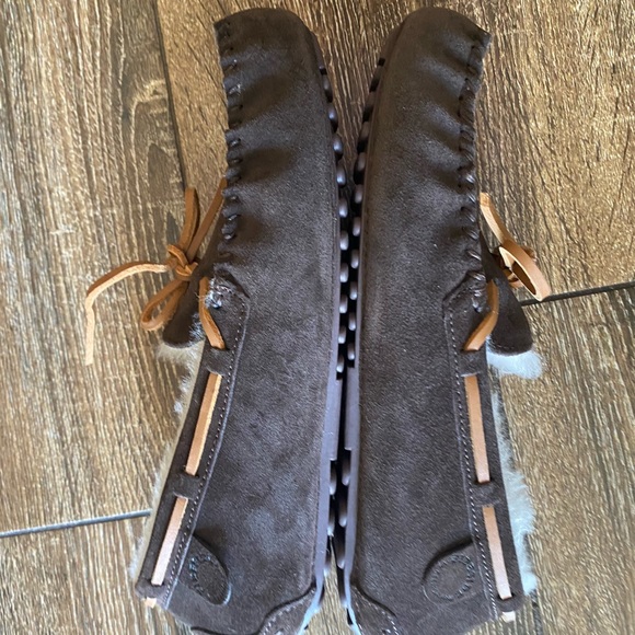 NWOT FIRESIDE by DEARFOAMS brown suede slip on slippers - Picture 5 of 14